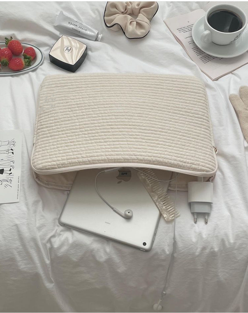 Elegant Graceful White Black Pc Liner Tablet Bags