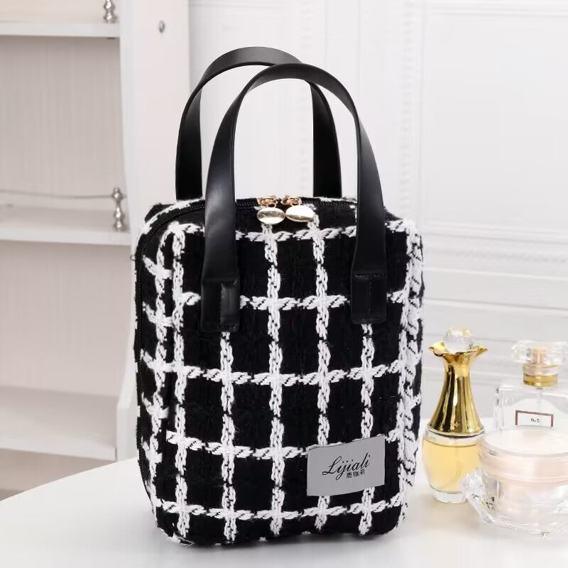 Stylish Classy Shell Portable Buggy Good-looking Cosmetic Bags