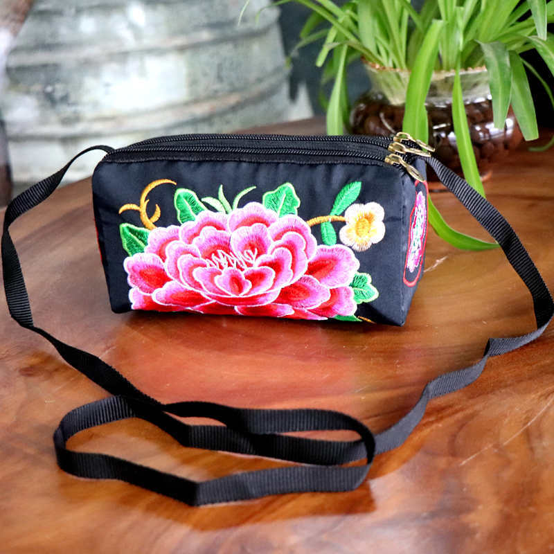 Yunnan Ethnic Embroidery Hand-held Mobile Fashion Coin Purses