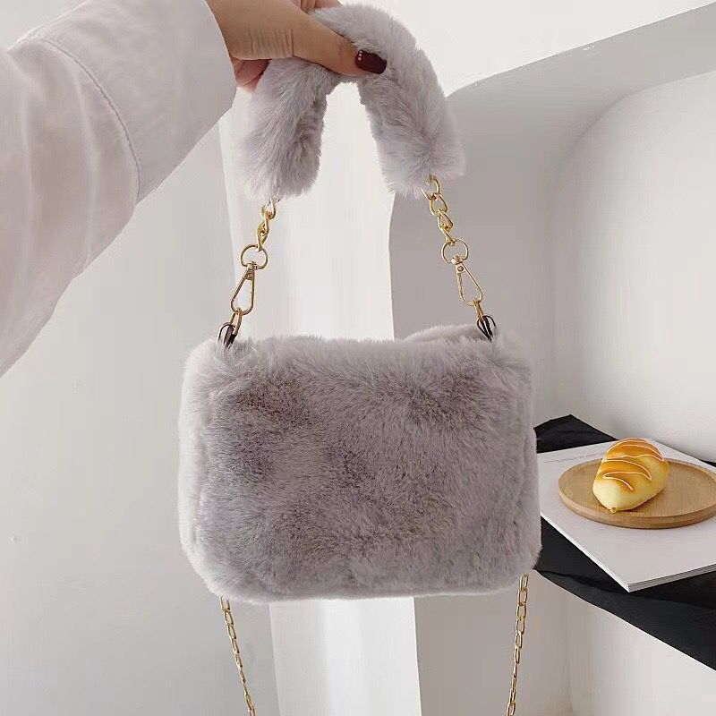 Sacs à bandoulière coréens en peluche avec chaîne de niche fourre-tout à la mode