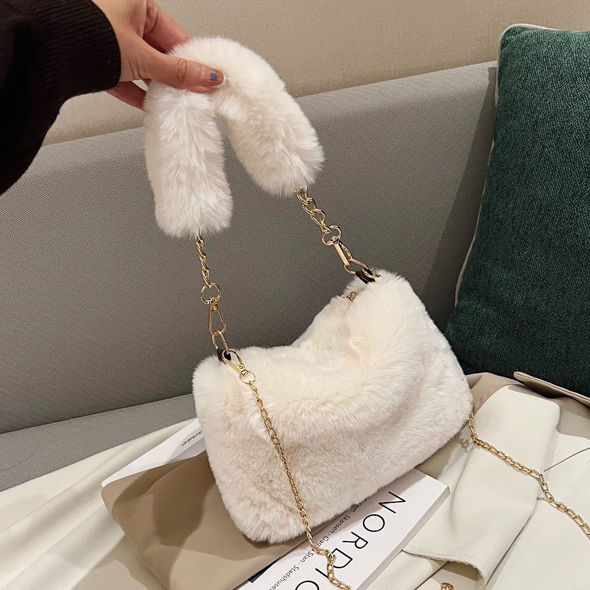 Sacs à bandoulière coréens en peluche avec chaîne de niche fourre-tout à la mode