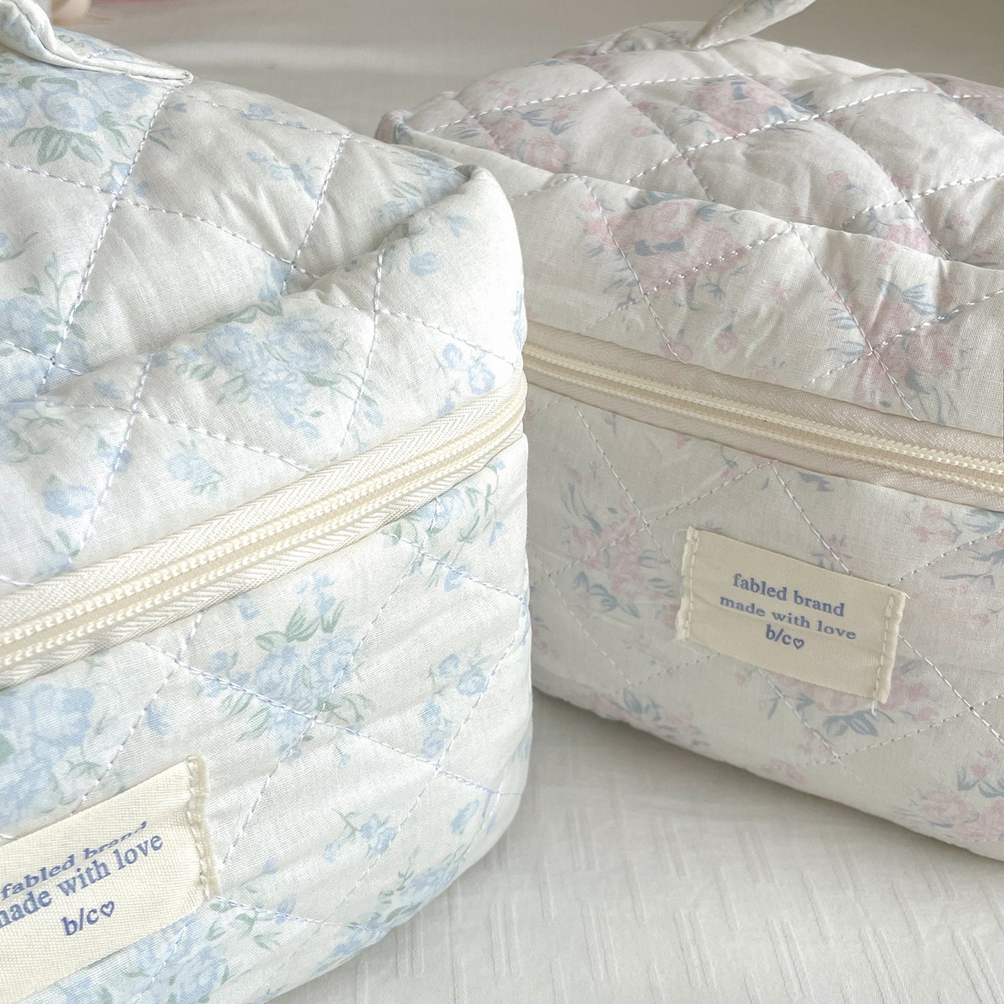 Sacs à cosmétiques matelassés en coton portable mignon de grande capacité de maquillage