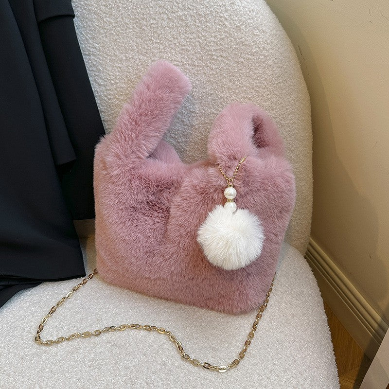 Sacs à bandoulière d'eau portables avec chaîne de mode en peluche pour femmes