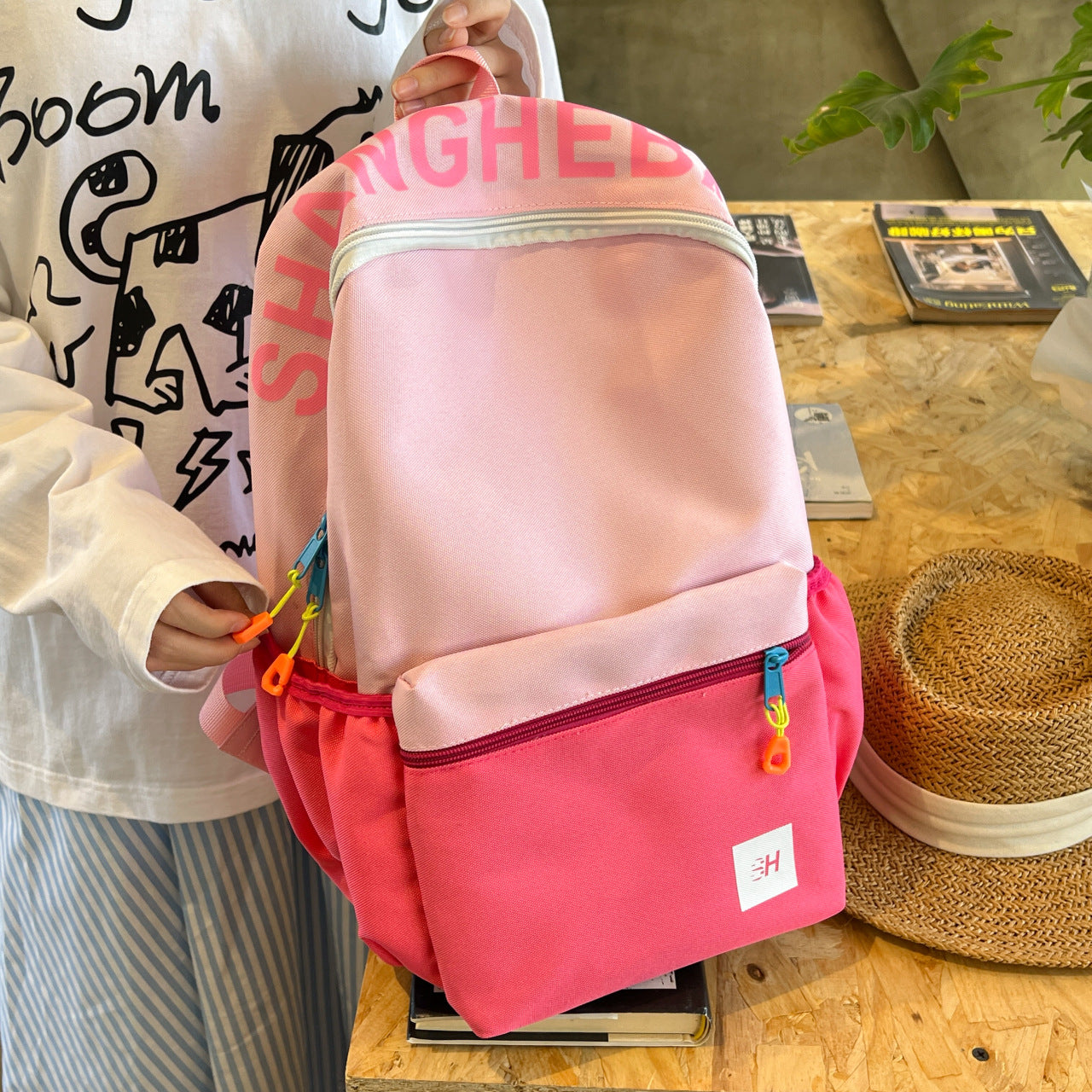 Cartables pour hommes de l'école primaire, jolis sacs d'école de couleur contrastée sur le campus