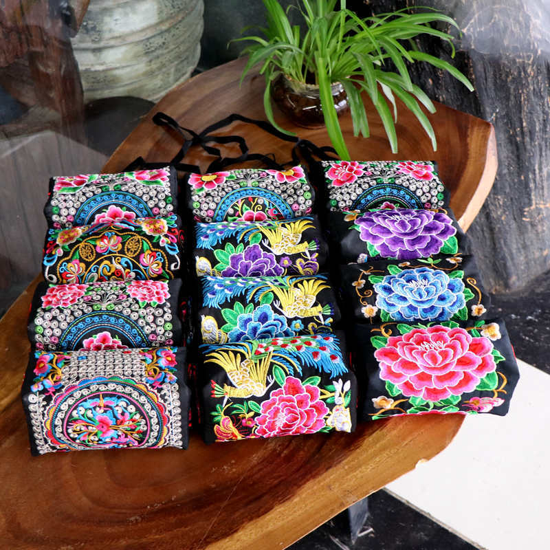 Yunnan Ethnic Embroidery Hand-held Mobile Fashion Coin Purses