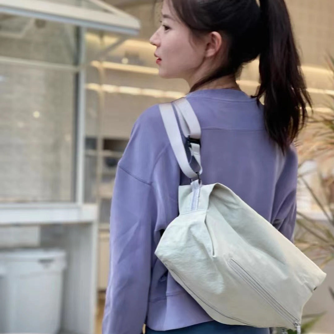 Yuan pour femme portant de petits sacs imperméables à une seule main