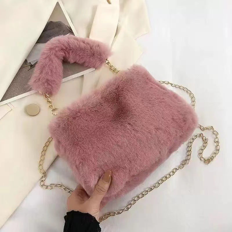 Sacs à bandoulière coréens en peluche avec chaîne de niche fourre-tout à la mode