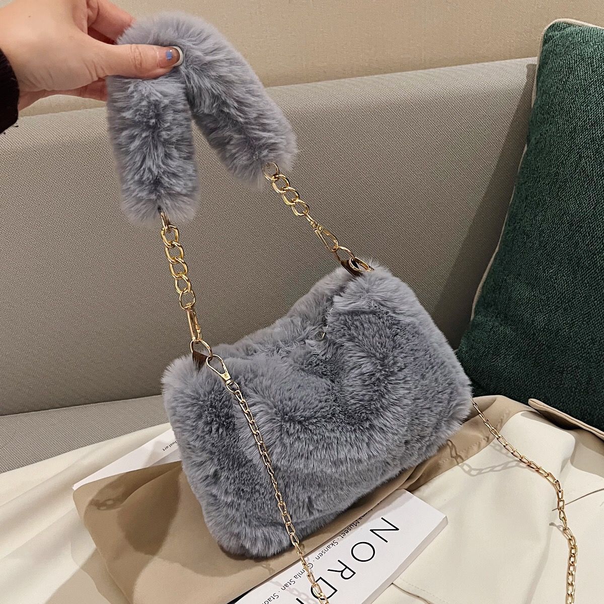 Sacs à bandoulière coréens en peluche avec chaîne de niche fourre-tout à la mode