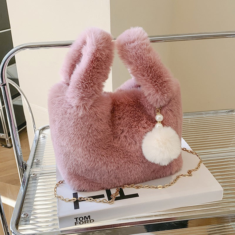 Sacs à bandoulière d'eau portables avec chaîne de mode en peluche pour femmes