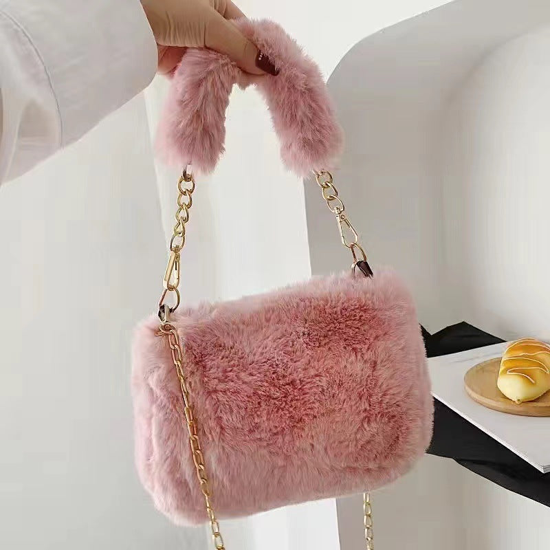 Sacs à bandoulière coréens en peluche avec chaîne de niche fourre-tout à la mode