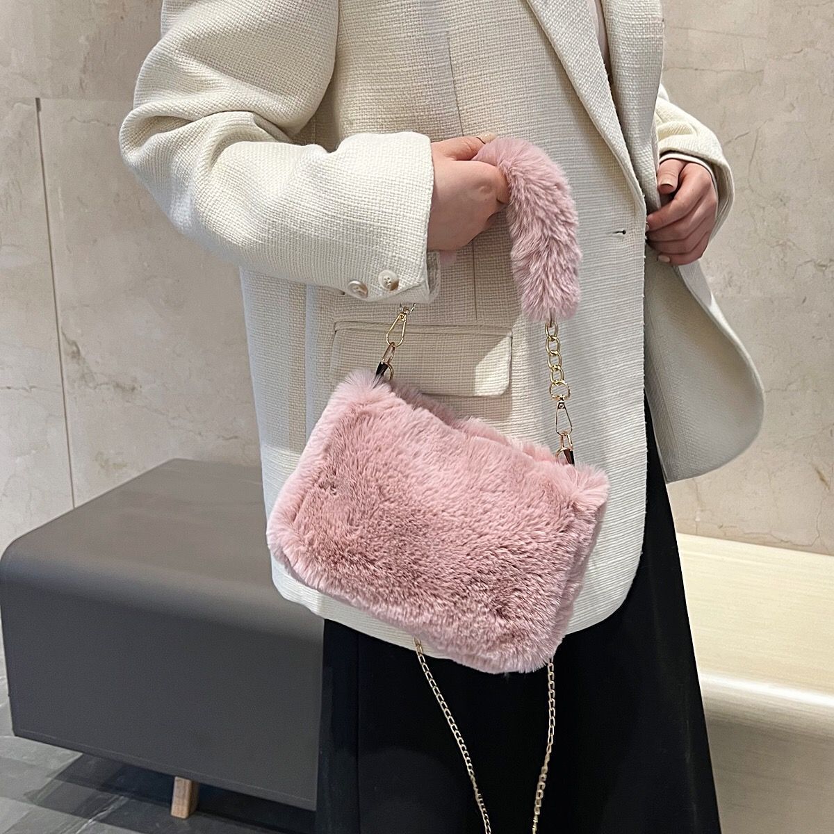 Sacs à bandoulière coréens en peluche avec chaîne de niche fourre-tout à la mode