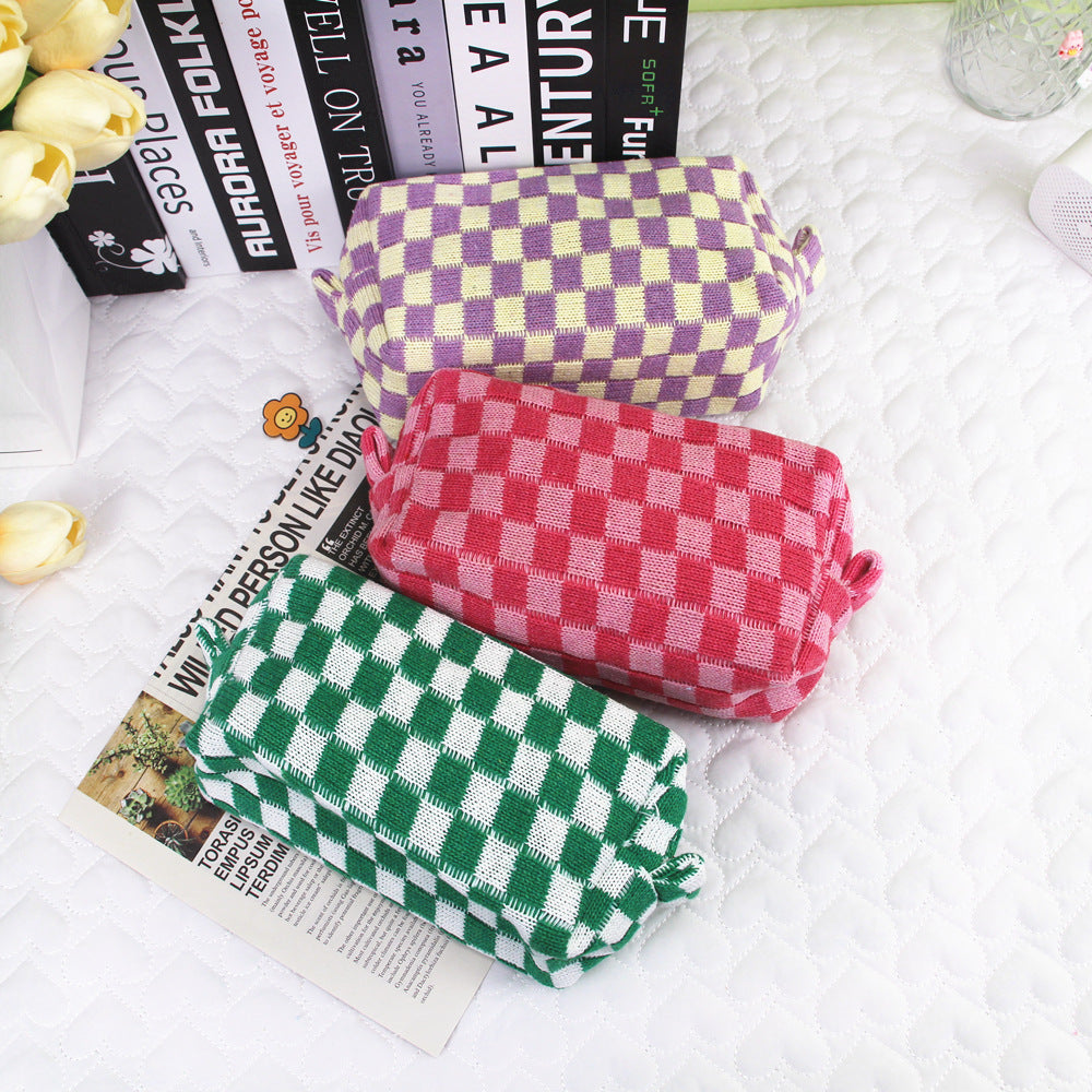 Wind Chessboard Plaid Knitted Contrast Color Wool Large Capacity Cosmetic Bags