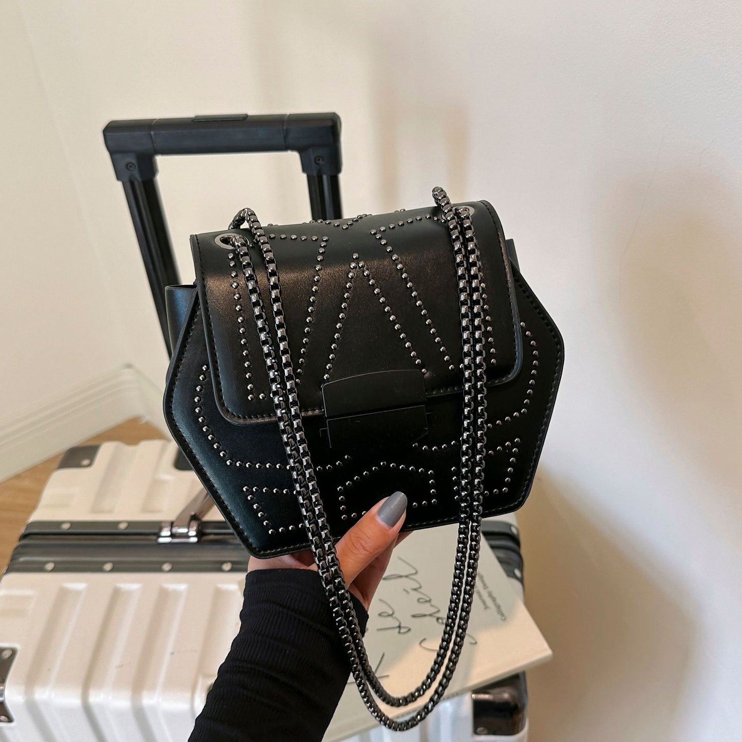 Women's Versatile Rivet Chain Niche Temperament Crossbody Bags