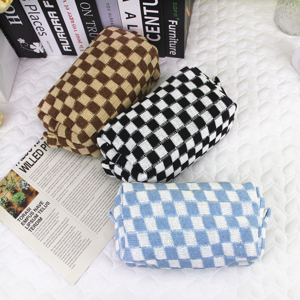 Wind Chessboard Plaid Knitted Contrast Color Wool Large Capacity Cosmetic Bags