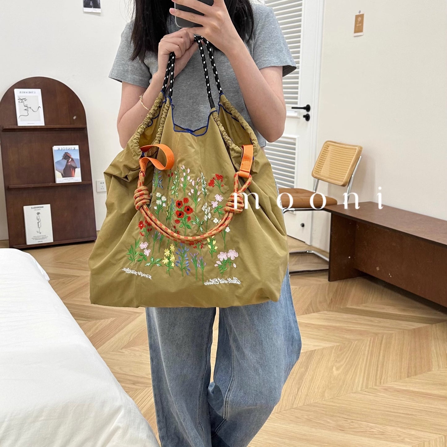 Round Upper Body Flowers Plants Embroidery Handbags